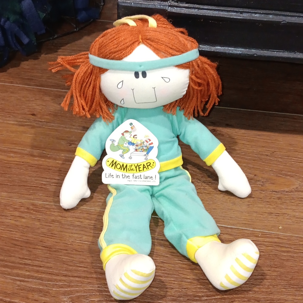 NWT... VINTAGE MOM OF THE YEAR 1989 STUFFED DOLL.    #5895